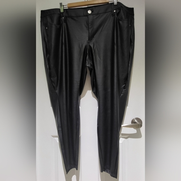 NWT Lane Bryant Women's Faux Leather Super-Slim Fit Black Size 24 Short - Picture 3 of 11
